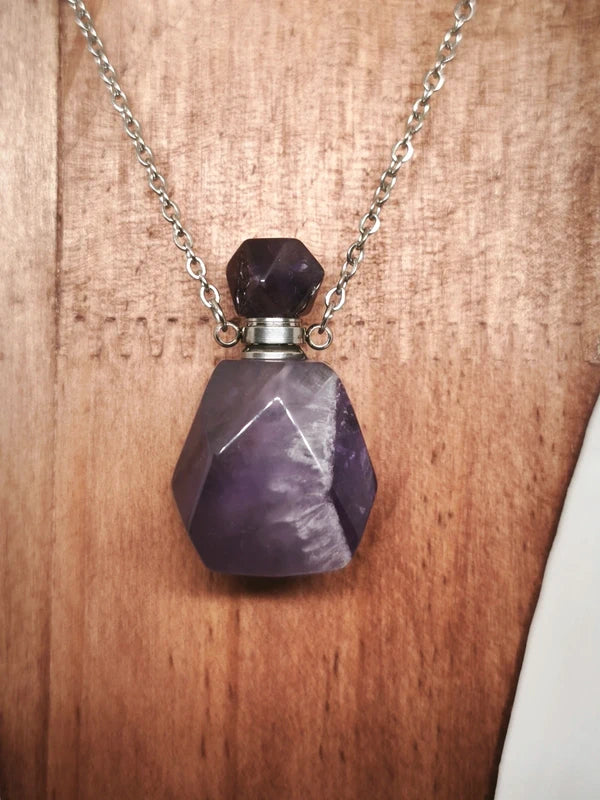 Collier mignonnette de parfum en améthyste.