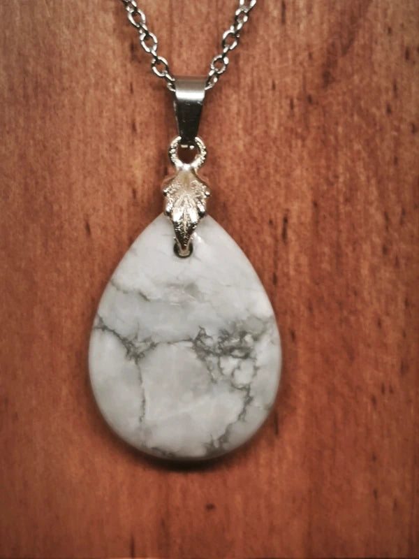 Collier en pierre d'howlite blanche