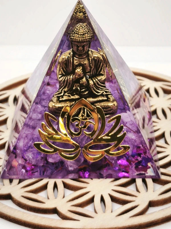 Pyramide orgonite Bouddha en améthyste