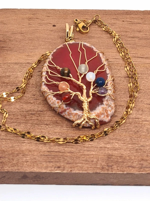 Collier en tranche d'agate rouge 7 chakras