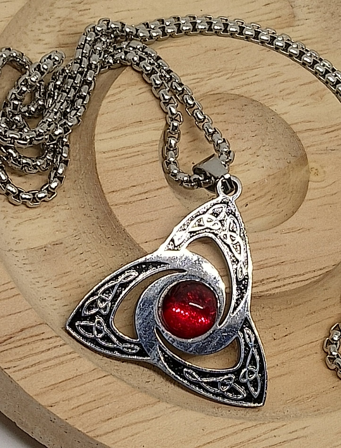 Collier celtique triquetra