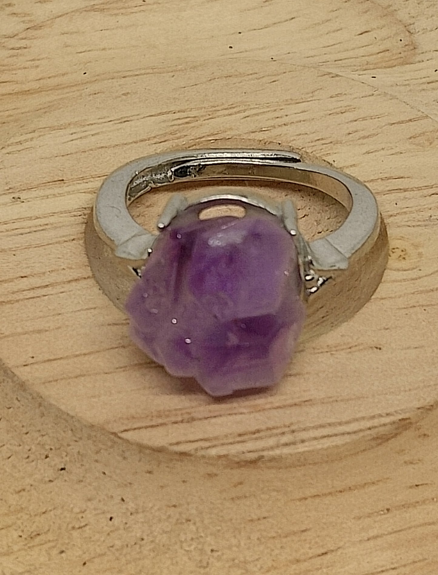Bague ajustable en pierre brute d'améthyste