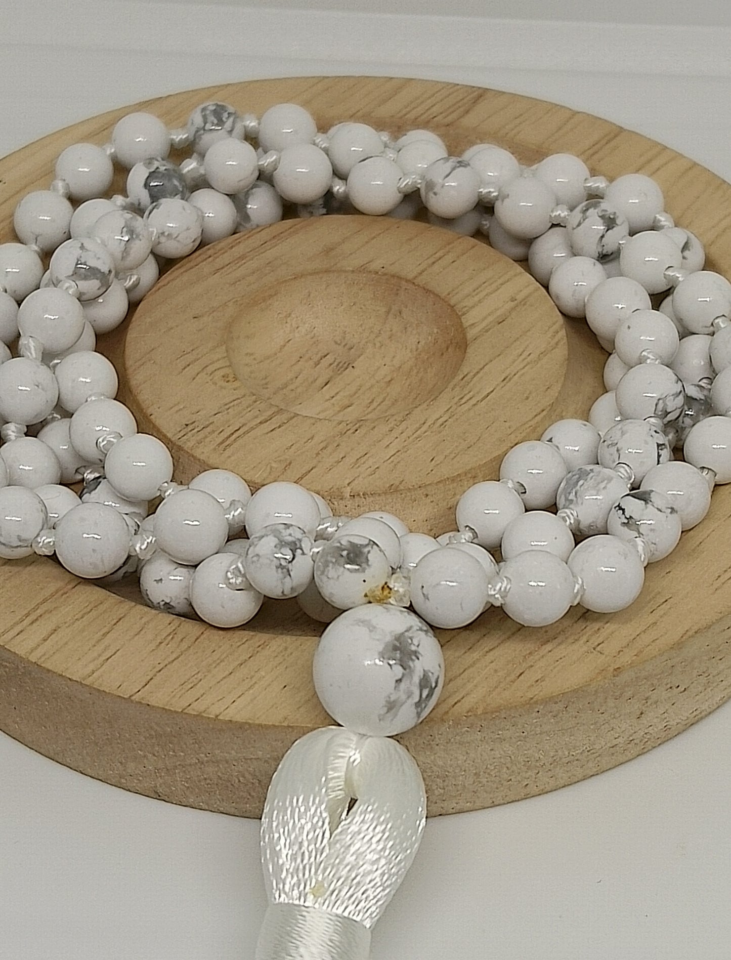 Collier Mala howlite blanche 6mm