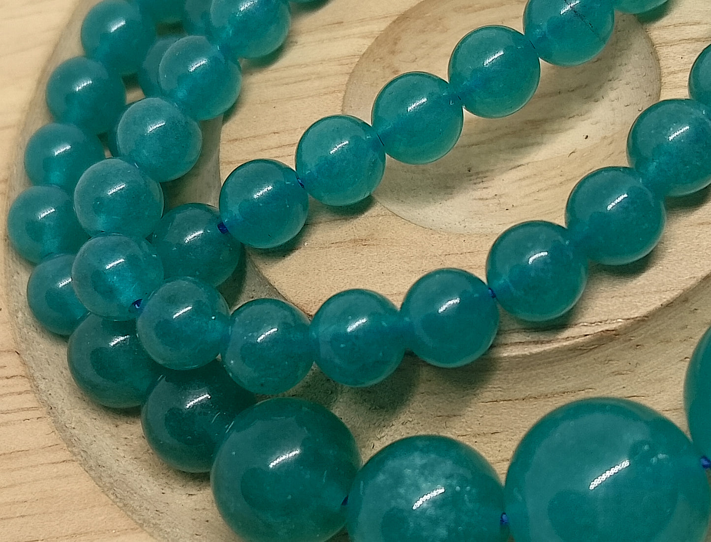 Collier en perles de verre coloré bleu-vert