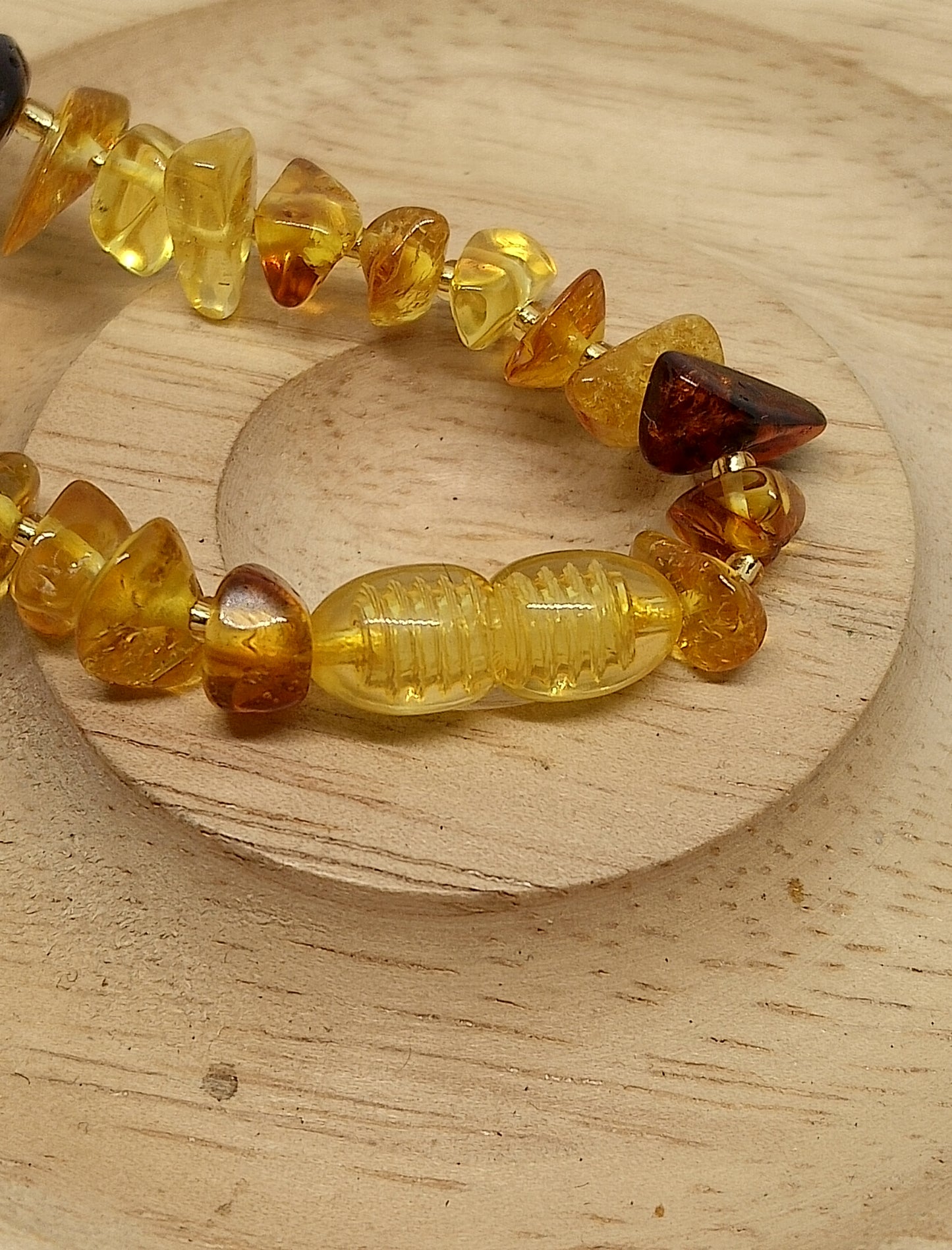 Collier en chips de résine d'ambre