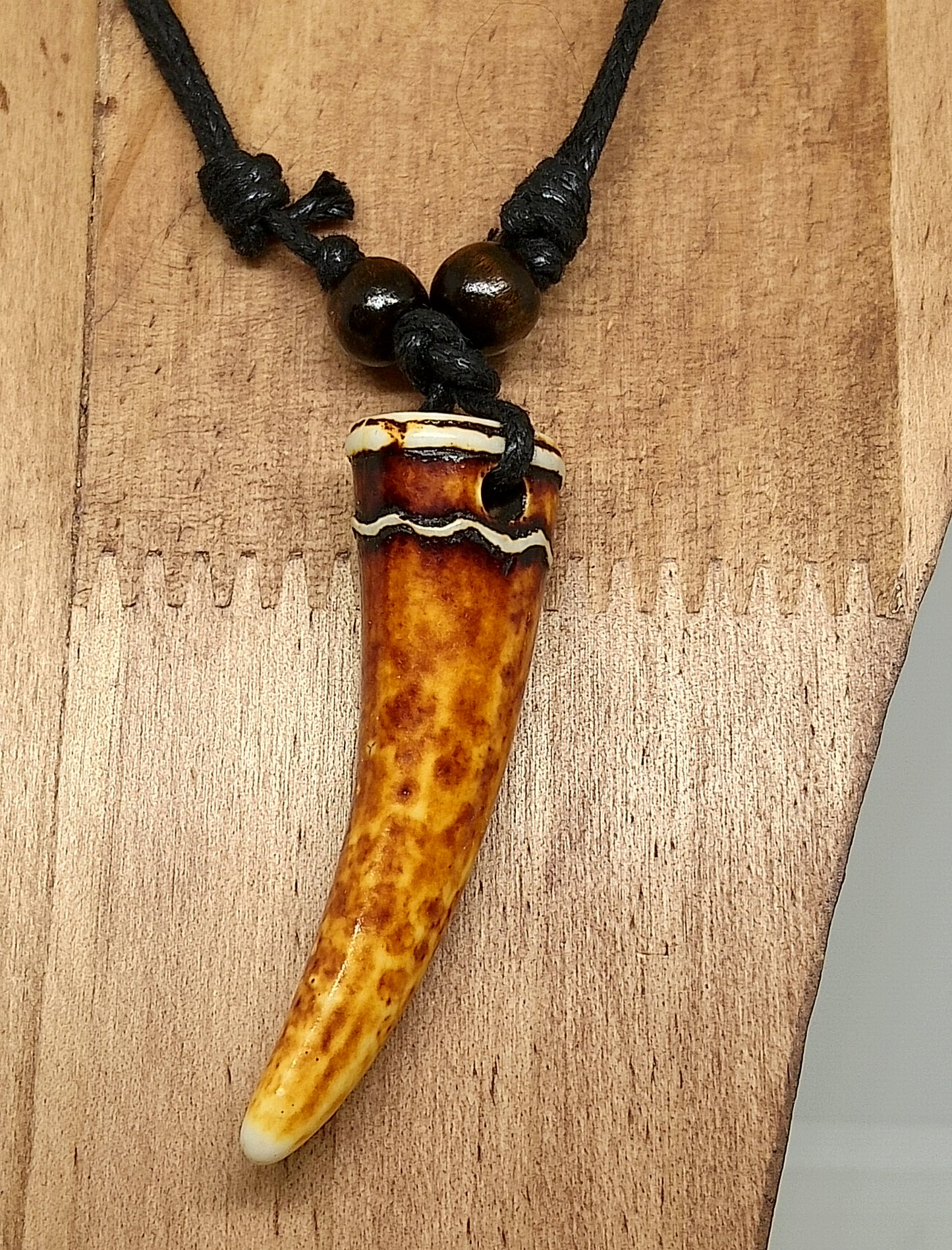 colliers ethniques en résine