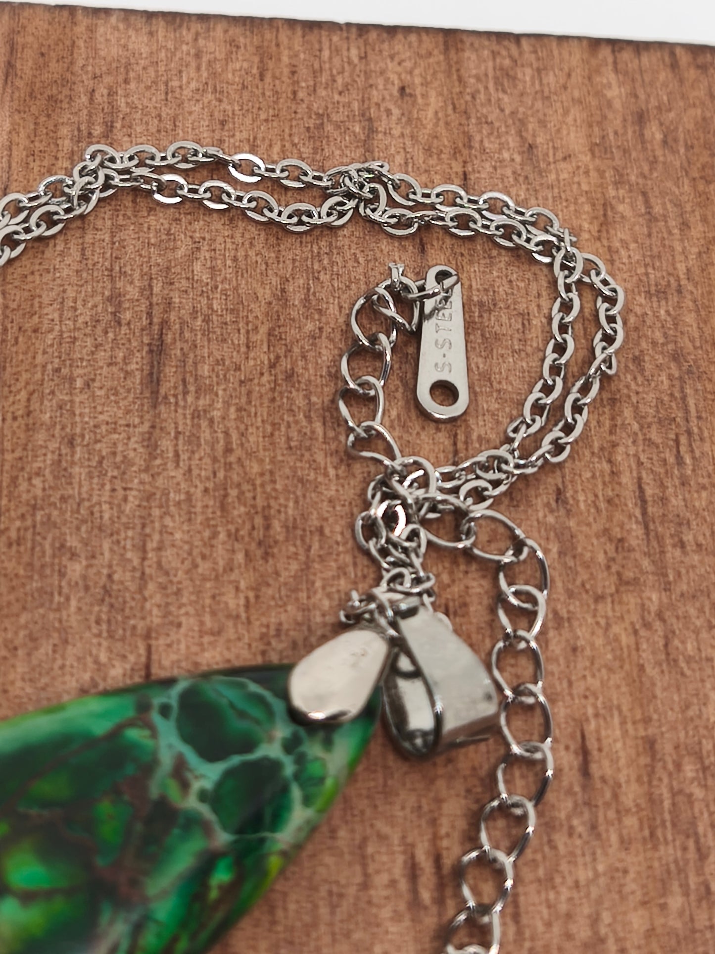 Collier en jaspe impérial vert