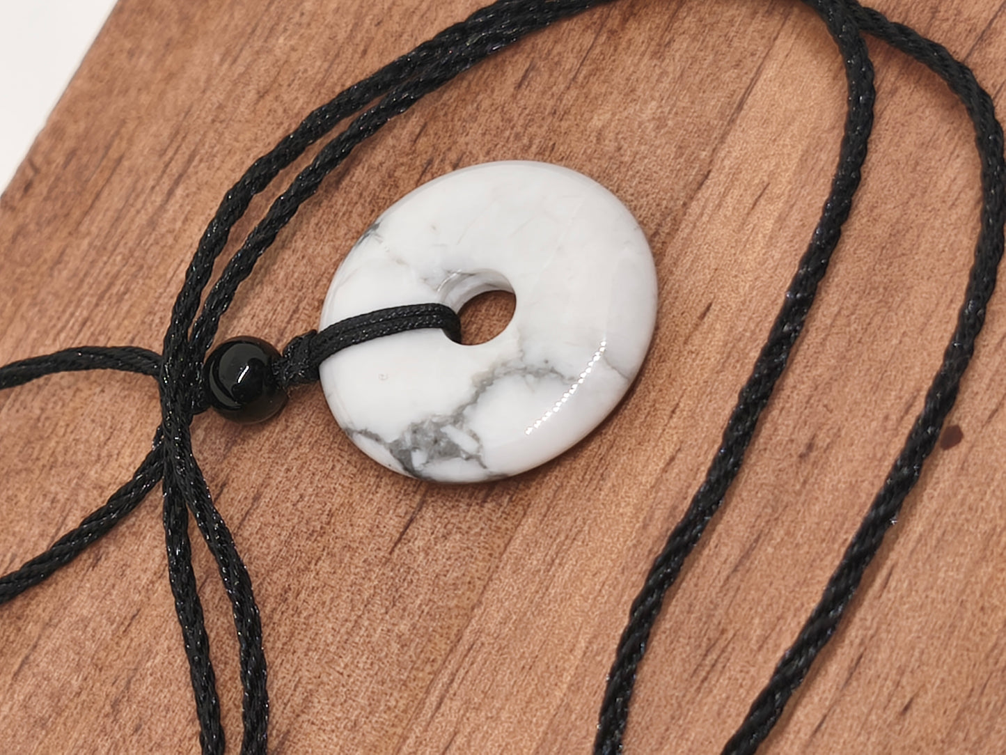 Collier donuts en pierre d'howlite