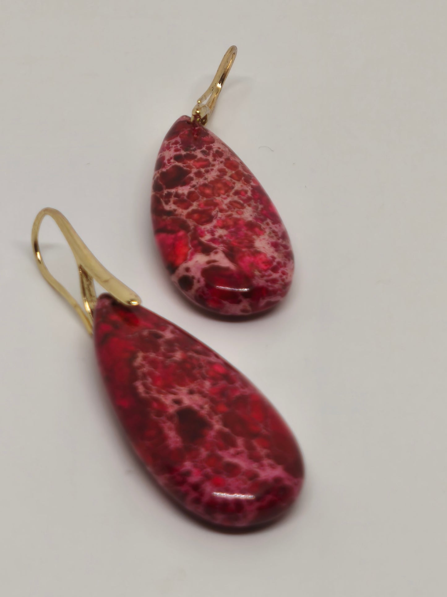 Boucles d'oreilles en jaspe impérial rouge