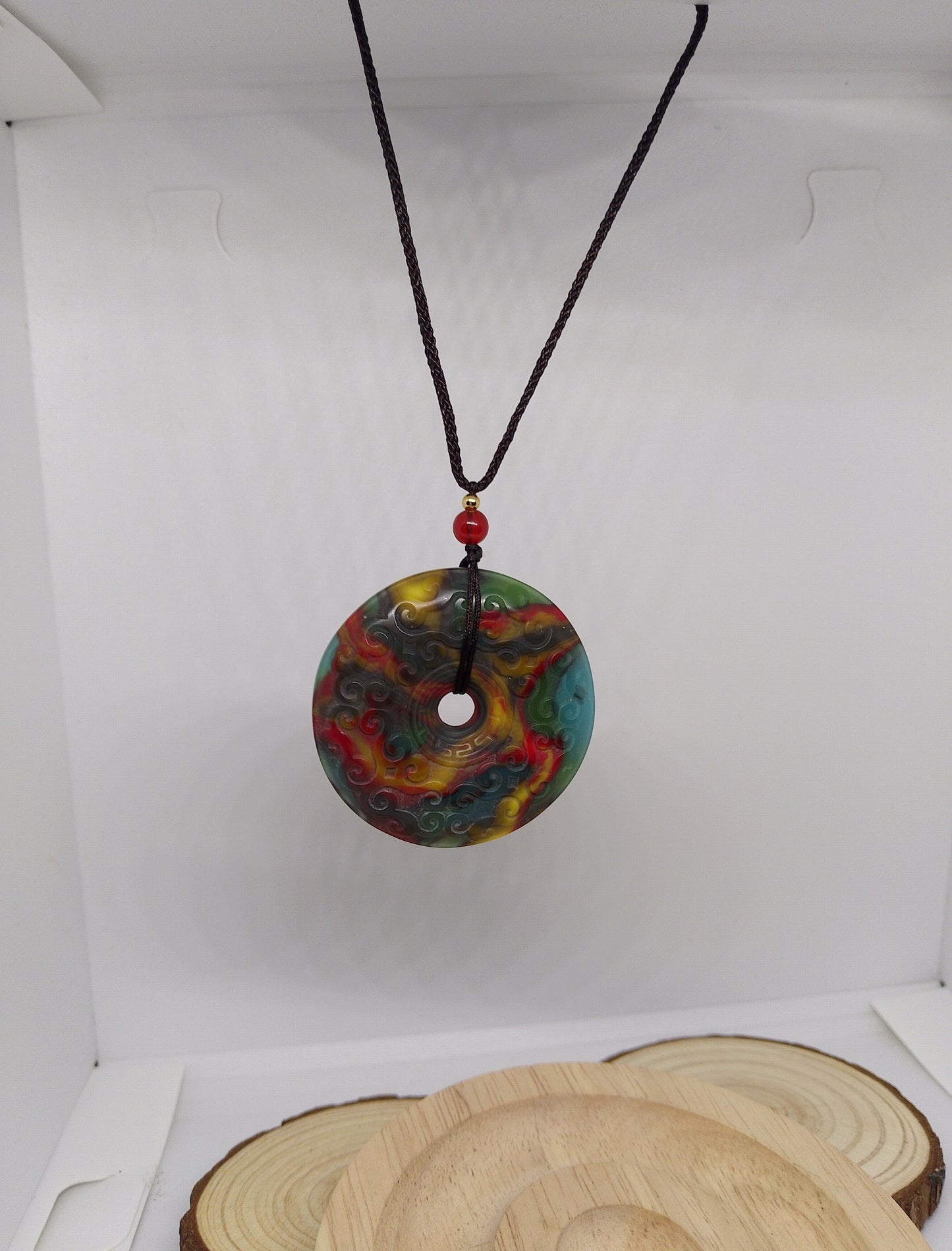 Collier en verre coloré