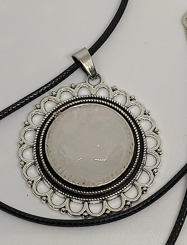 Collier fleur en quartz blanc