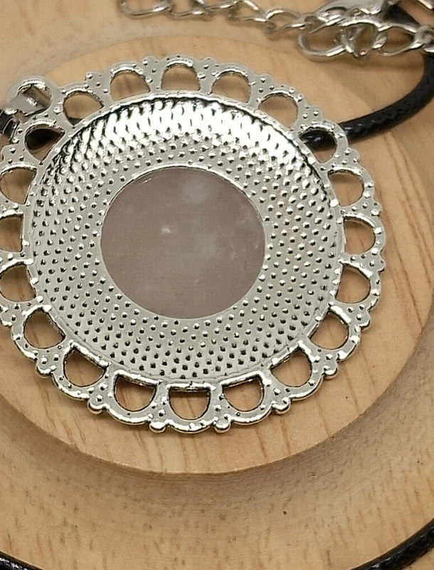 Collier fleur en quartz blanc