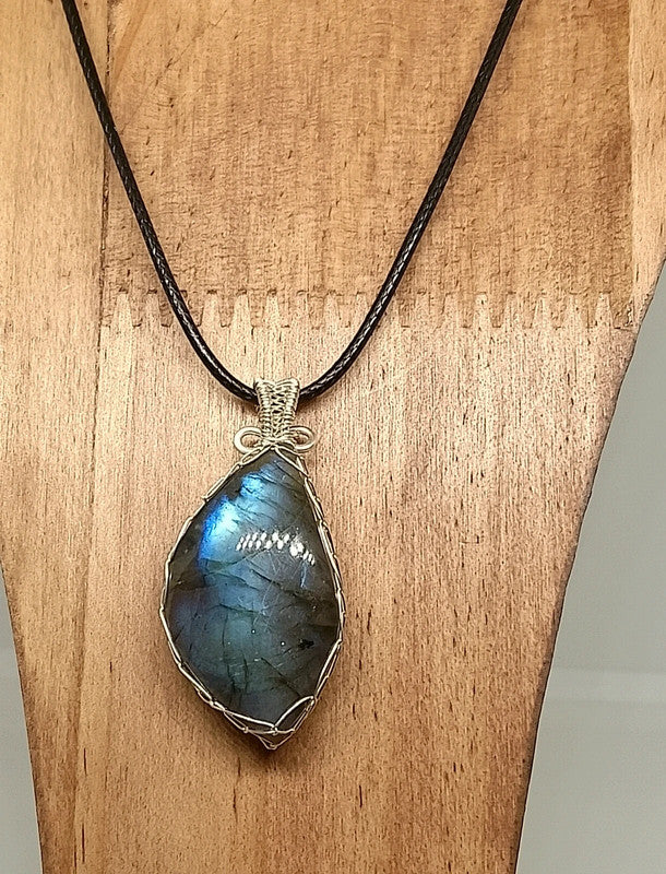 Collier en pierre de labradorite