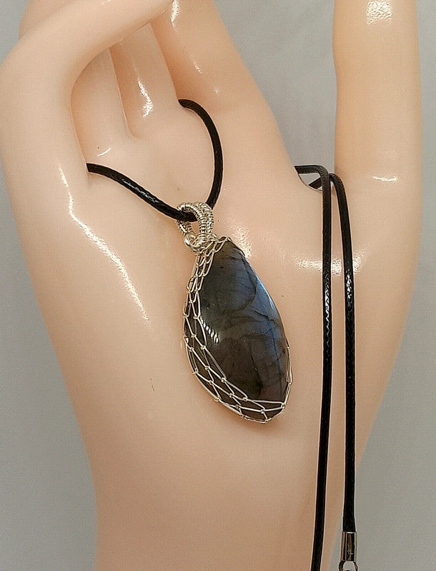 Collier en pierre de labradorite