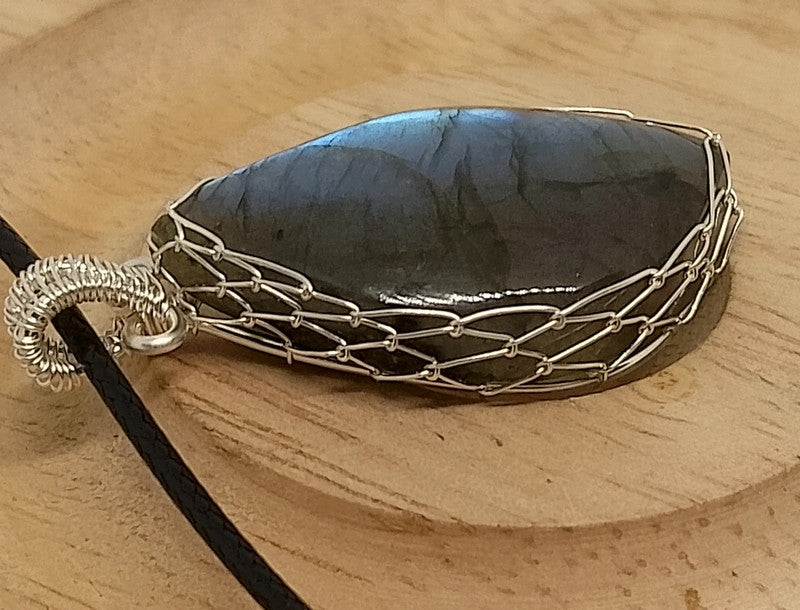 Collier en pierre de labradorite
