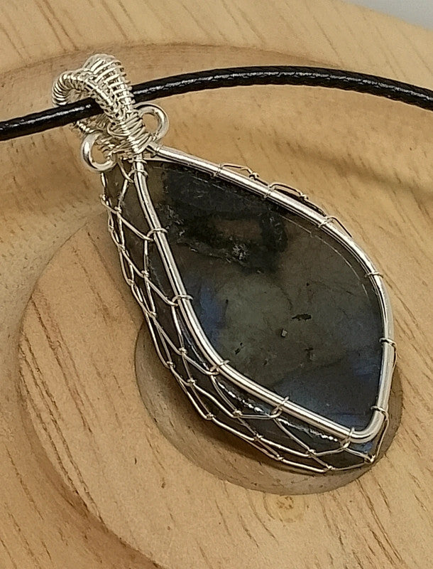 Collier en pierre de labradorite