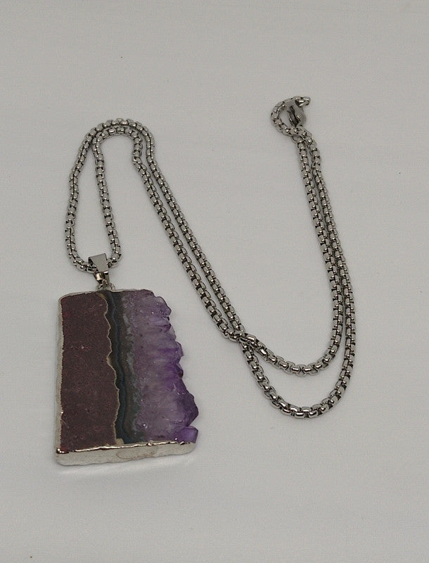 Collier en améthyste brute et acier inoxydable.