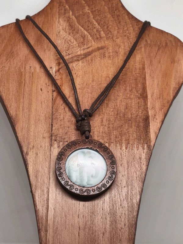 Collier éléphant en bois