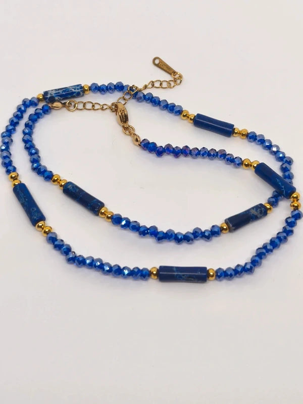 collier en lapis lazuli et verre coloré