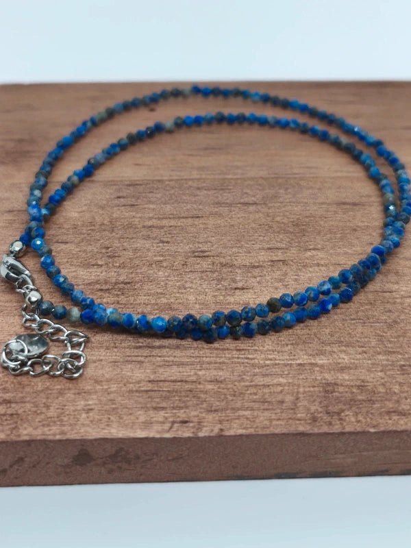 Collier en perles facettes de lapis lazuli 2mm