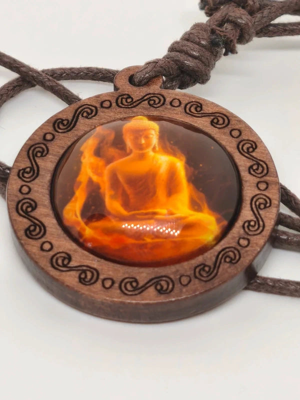 Collier bouddha en bois et acrylique.