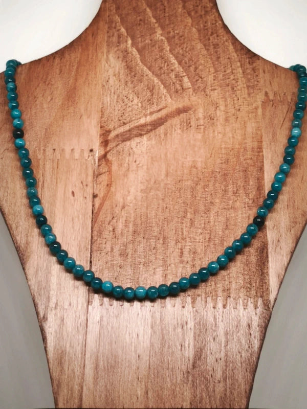 Collier en perles d'apatite bleu 4mm