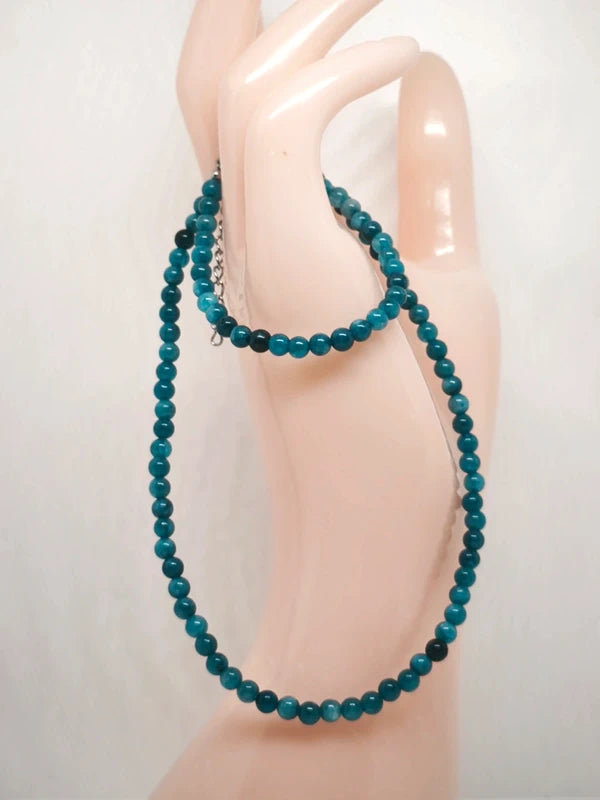 Collier en perles d'apatite bleu 4mm