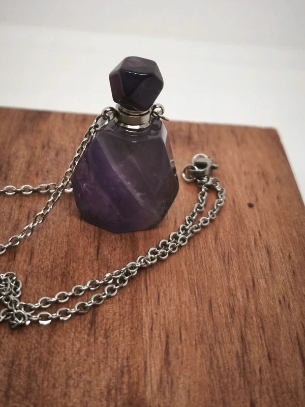 Collier mignonnette de parfum en améthyste.