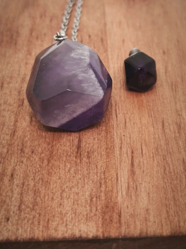 Collier mignonnette de parfum en améthyste.