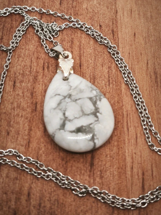 Collier en pierre d'howlite blanche