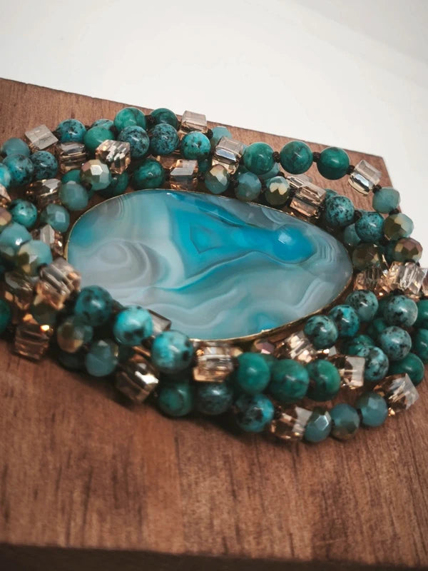 Collier en turquoise africaine et verre coloré, pendentif en agate
