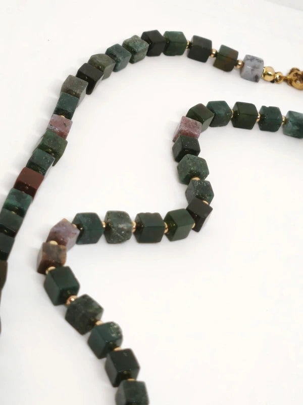 Collier en perles carrées d'agate indienne 5mm