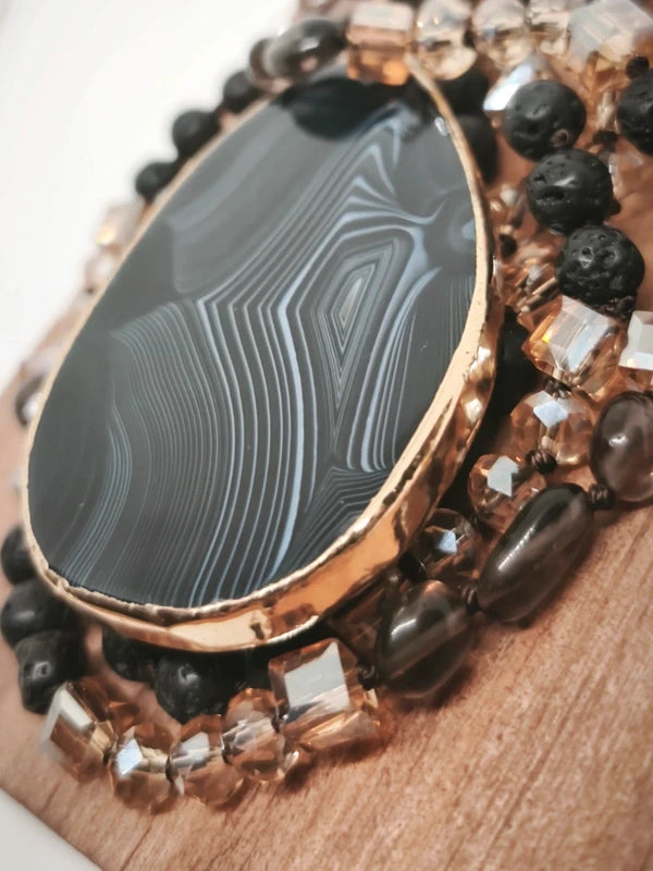 Collier mutliperles, pendentif en agate noire