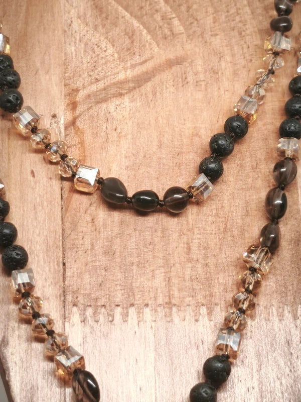 Collier mutliperles, pendentif en agate noire