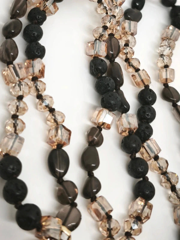 Collier mutliperles, pendentif en agate noire