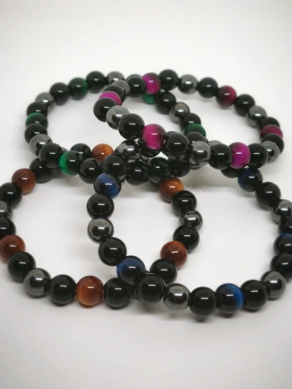 Lot de 4 bracelets en hématite, oeil de tigre et onyx noire