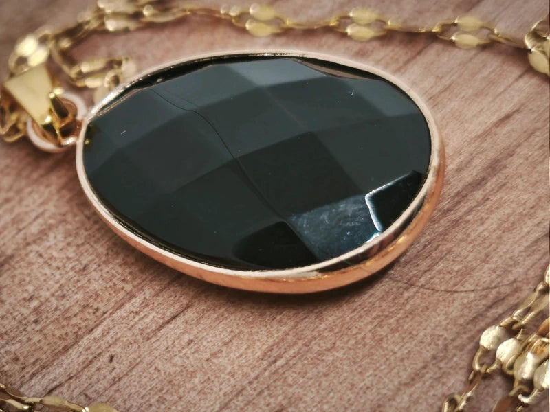 Collier en pierre d'obsidienne facette