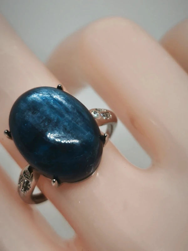 Bague en pierre de kyanite ajustable