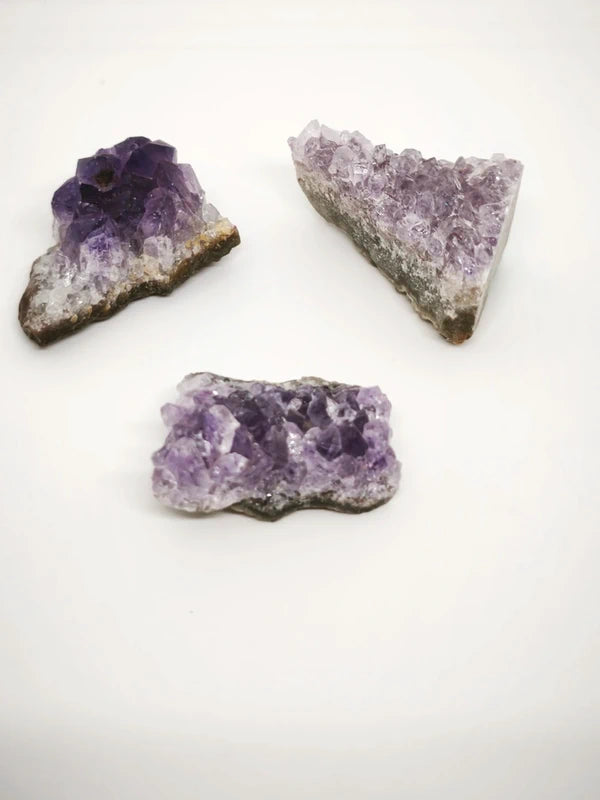 3 petites géodes d'améthyste