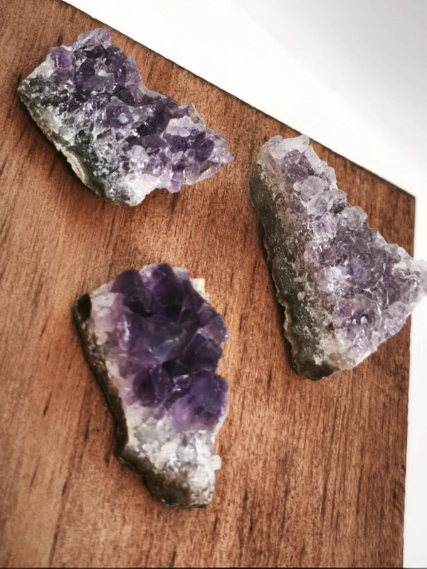 3 petites géodes d'améthyste