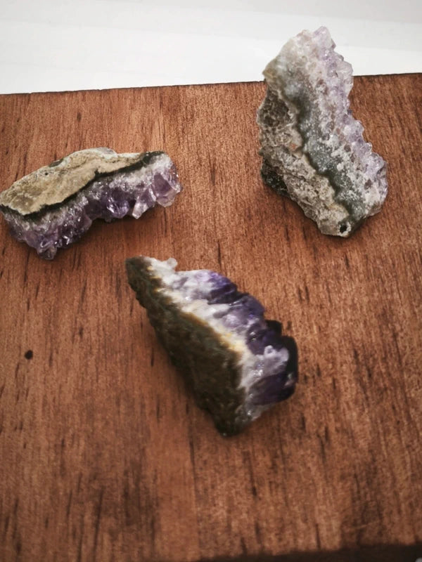 3 petites géodes d'améthyste