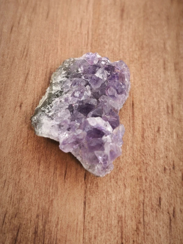 3 petites géodes d'améthyste