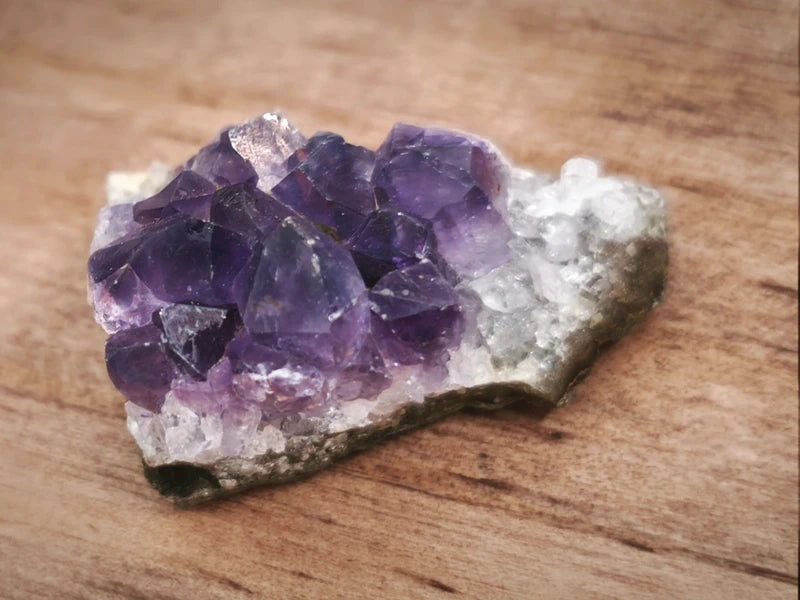 3 petites géodes d'améthyste