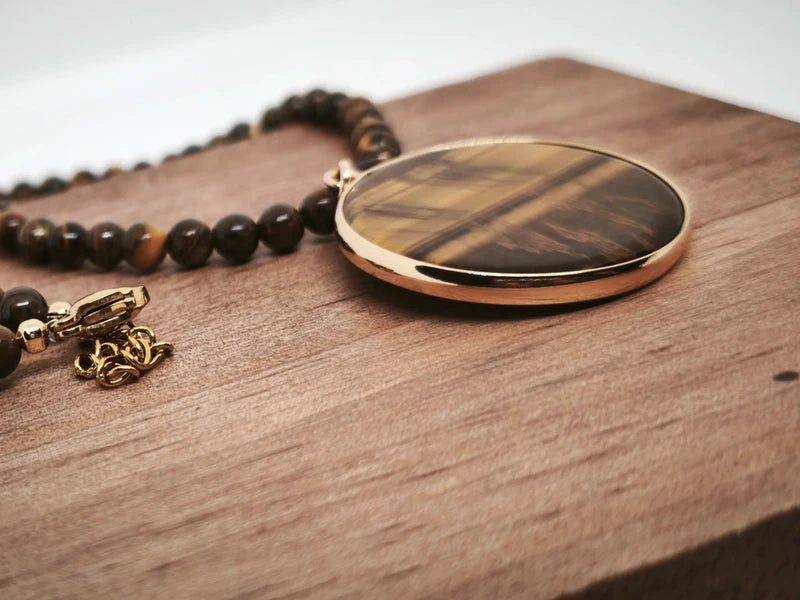Collier en oeil de tigre 4mm avec pendentif