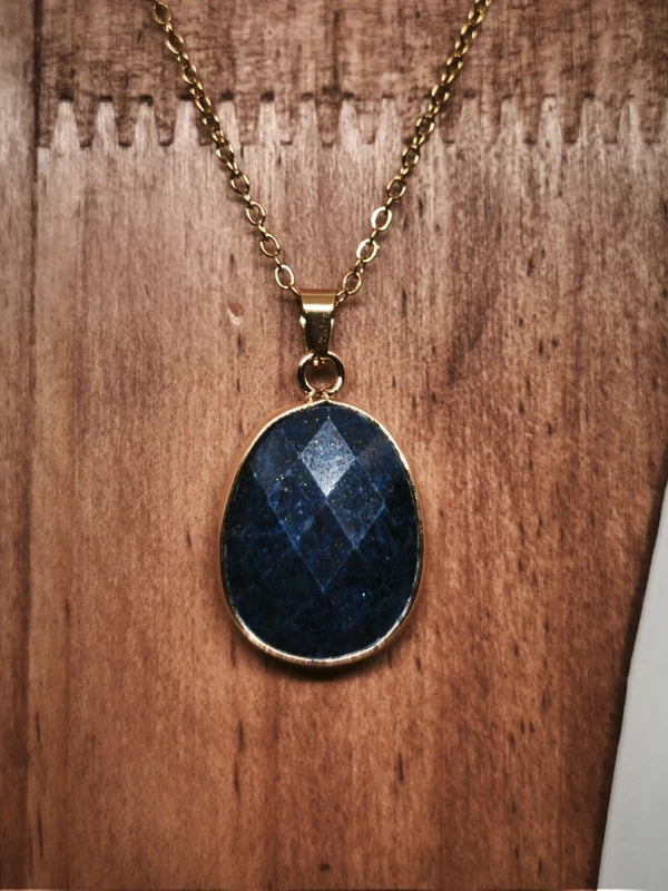 Collier en lapis lazuli facetté