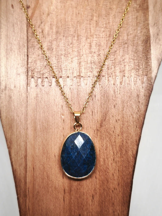 Collier en lapis lazuli facetté