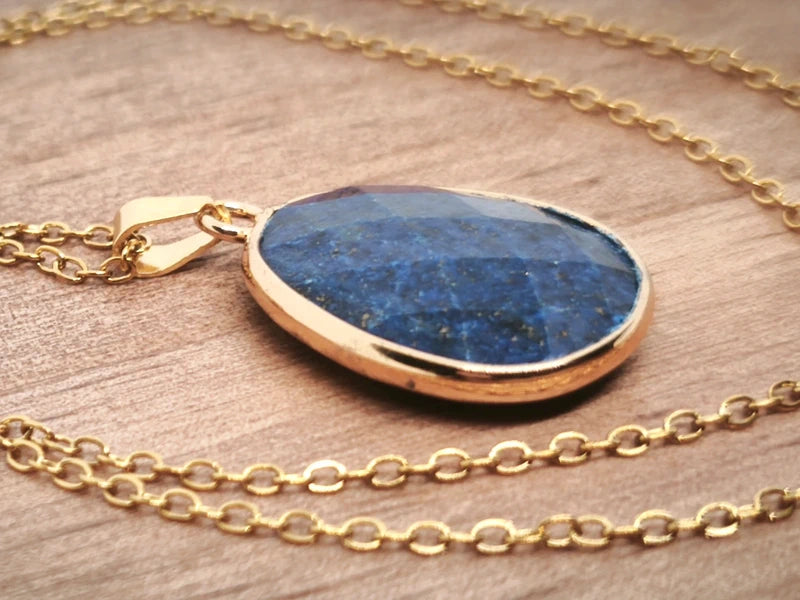 Collier en lapis lazuli facetté
