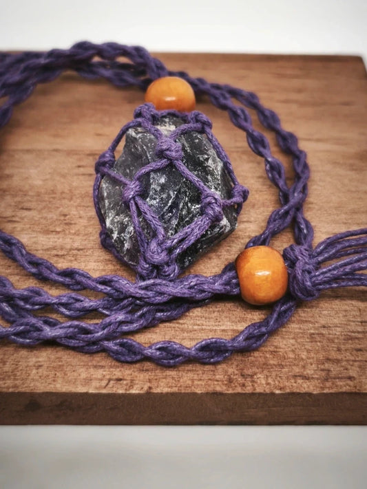 Collier filet pierre d'améthyste.