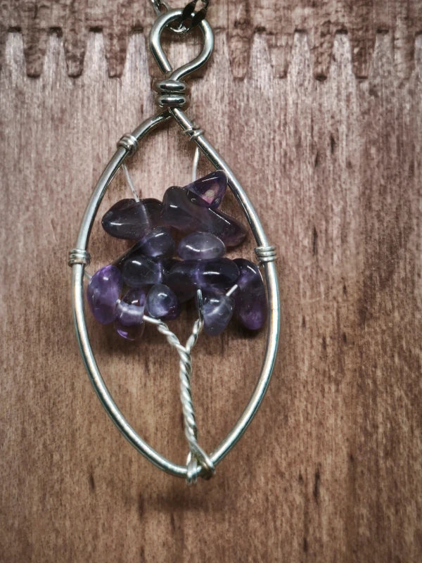 Collier et bracelet en chips de pierre d'améthyste.