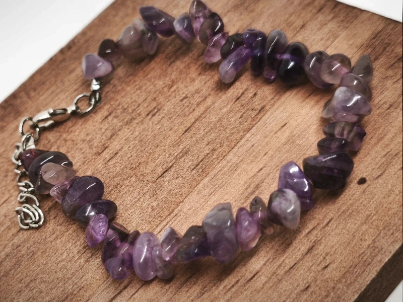 Collier et bracelet en chips de pierre d'améthyste.